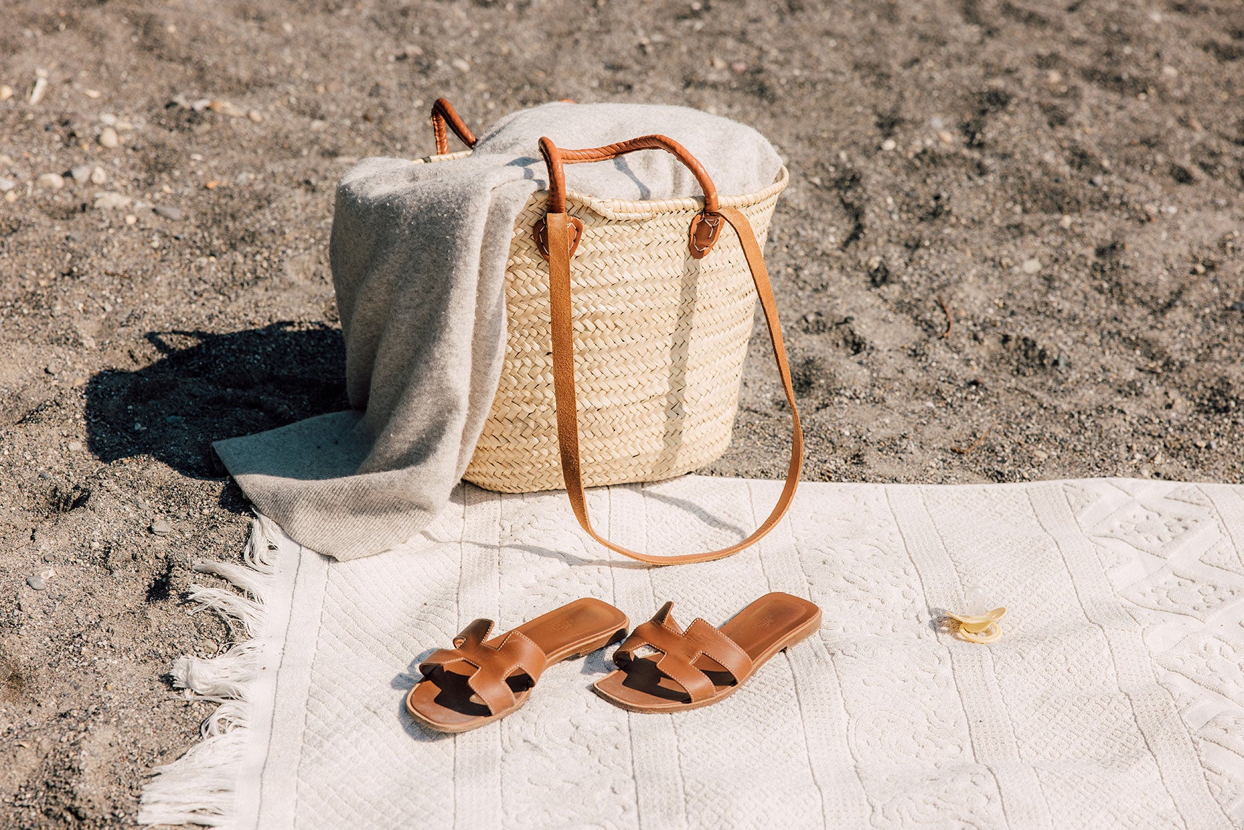 Mamas Strandtasche: Must-Haves für einen perfekten Tag am Wasser
