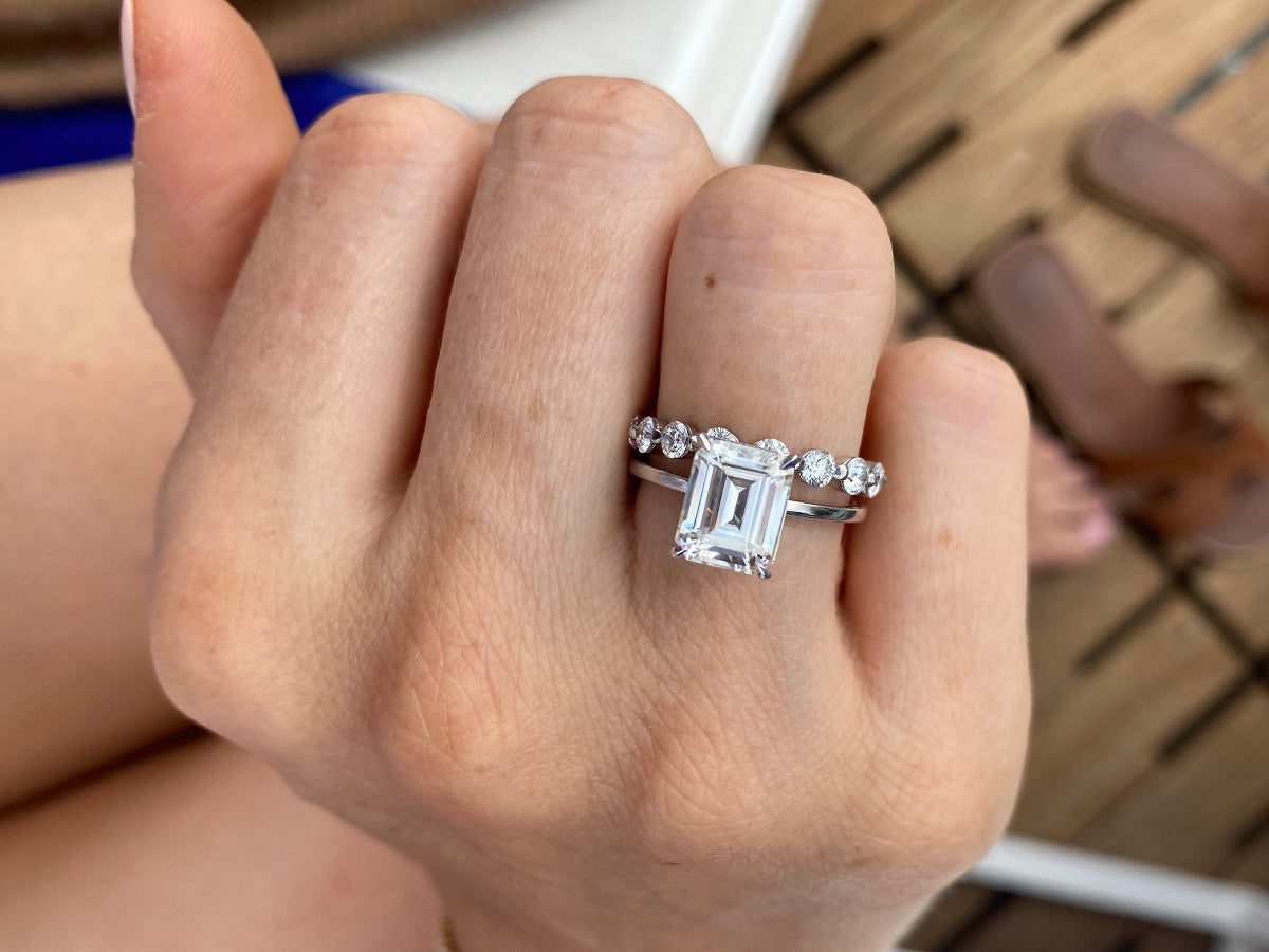 EMERALD CUT - SIGNATURE Skinny Setting Verlobungsring