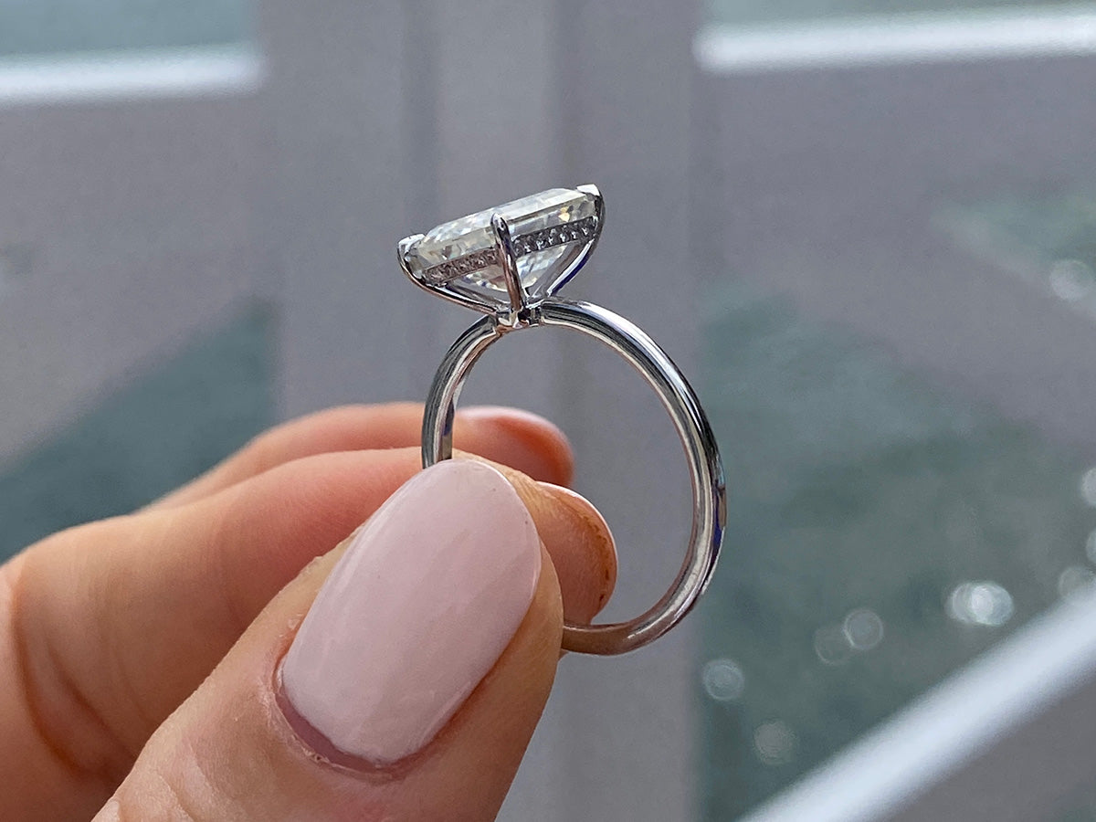 EMERALD CUT - SIGNATURE Skinny Setting Verlobungsring