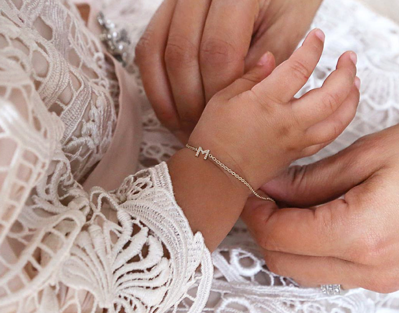 BABY DIAMOND LETTERS BRACELET